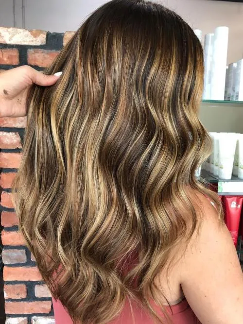 12. Subtle Golden Honey Highlights