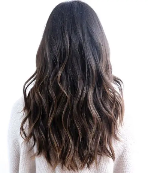 7. Long Beach Wavy Hairstyle