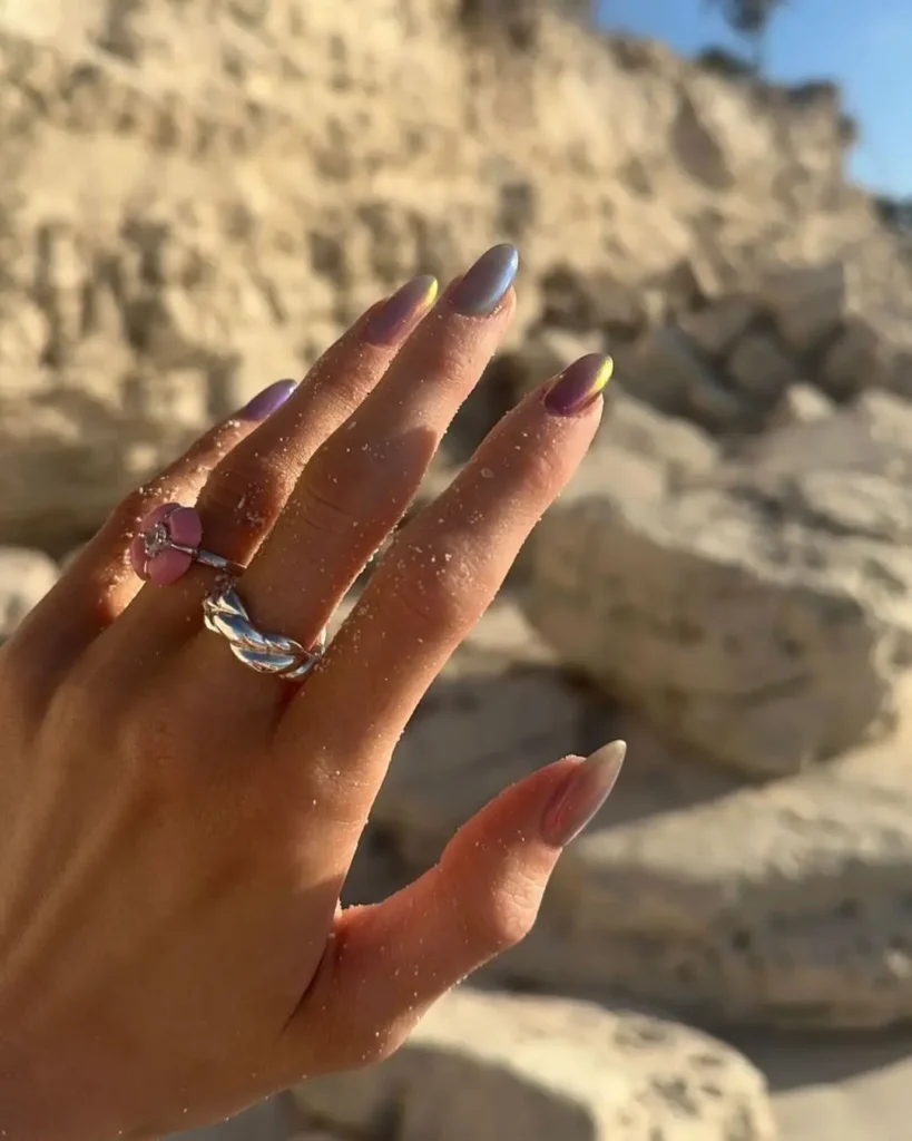 18. Seashell Nails