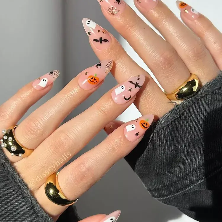 10. Halloween Doodle Nails