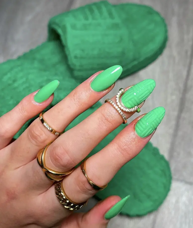 16. Green Acrylic Nails