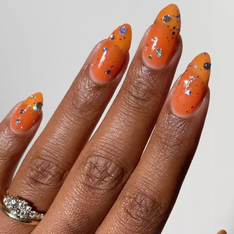 17. Pumpkin Jelly Confetti Nails