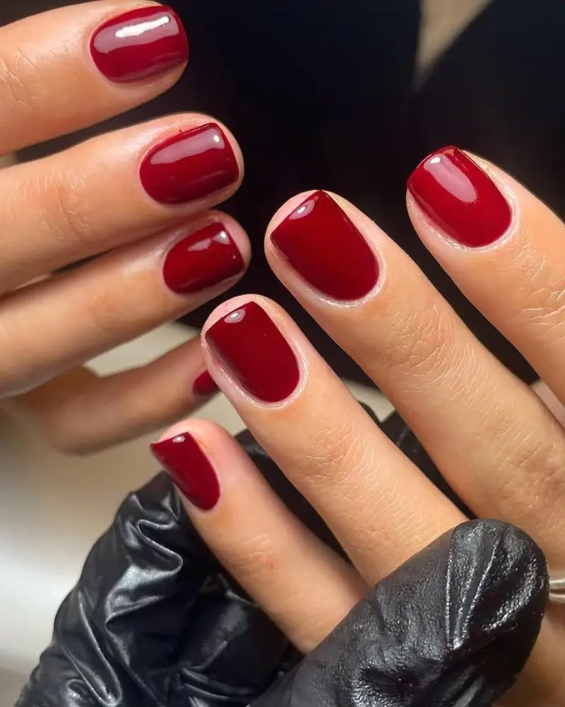 3. Short red nails