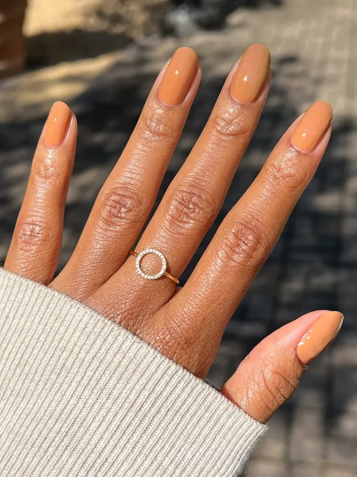 7. Caramel Brown Simple Autumn Nails
