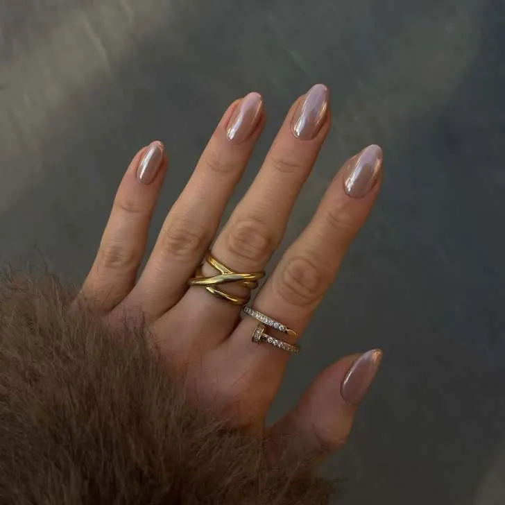 1. Glazed Mocha Mousse Brown Nails