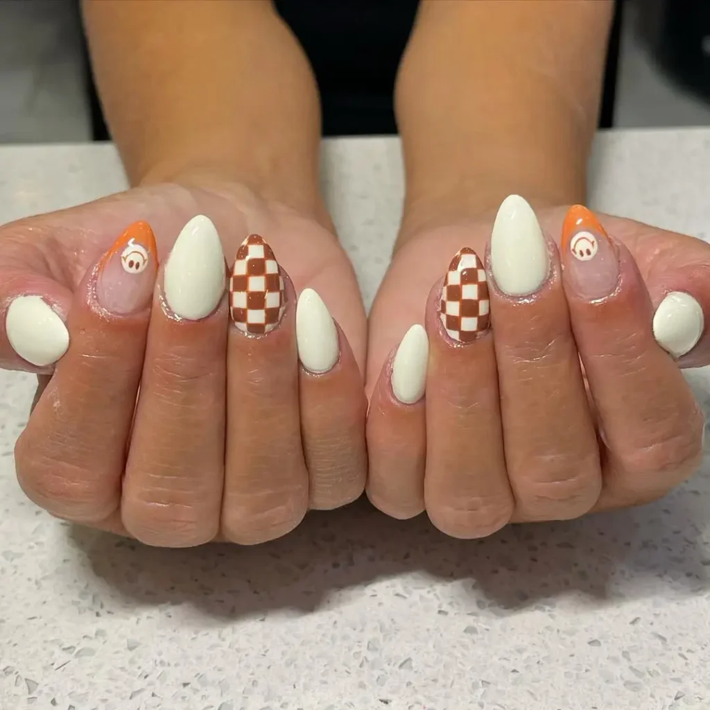 16. Accent Nails
