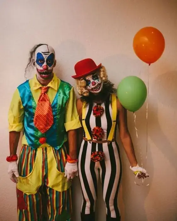 16. Clowns Couples Halloween Costume