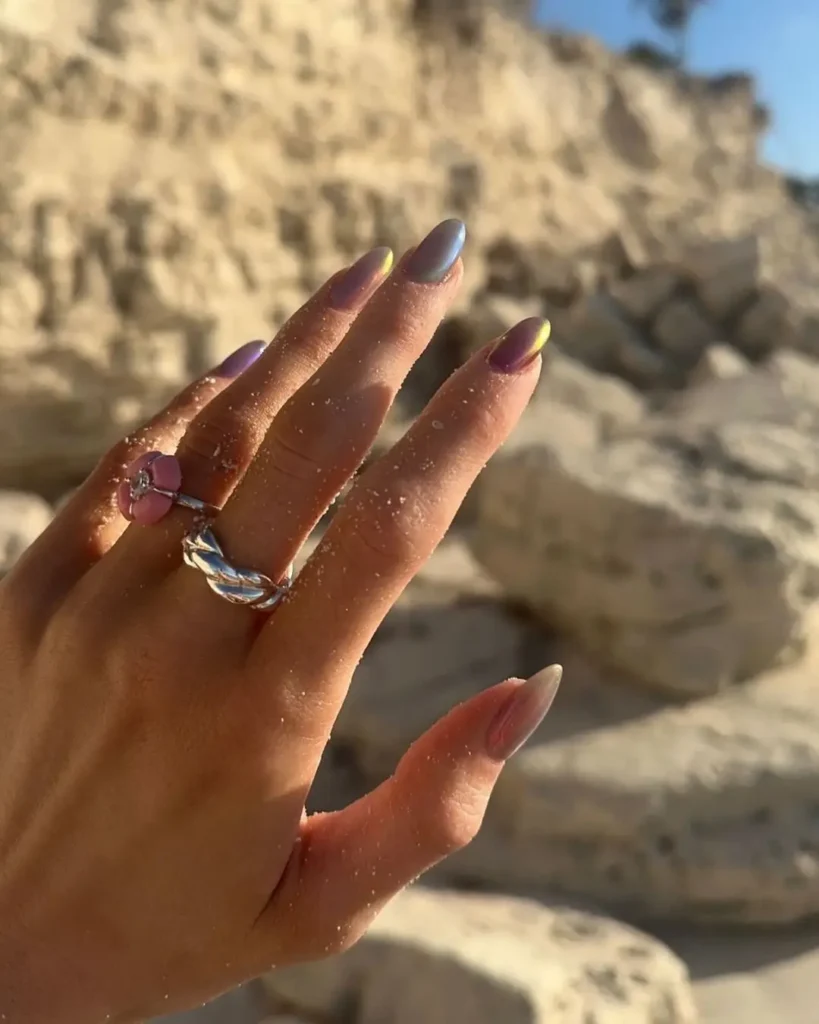 18. Seashell Nails