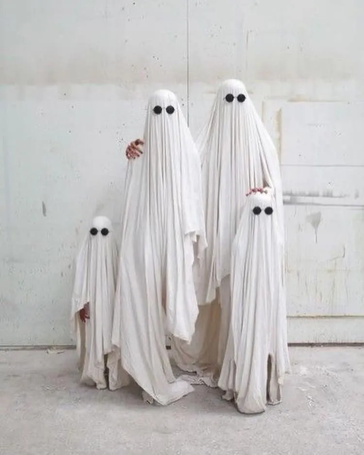 24. Ghosts Family Halloween Costumes