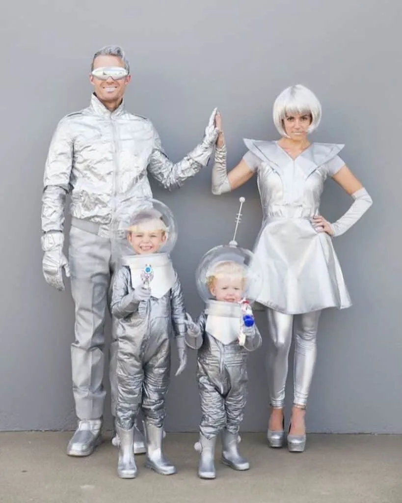 25. Aliens Family Costumes