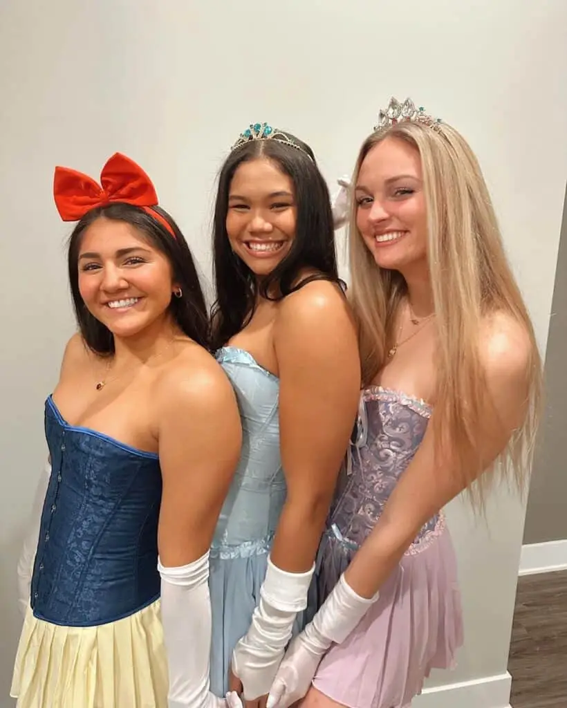 25. Cute Trio Disney Halloween Costumes