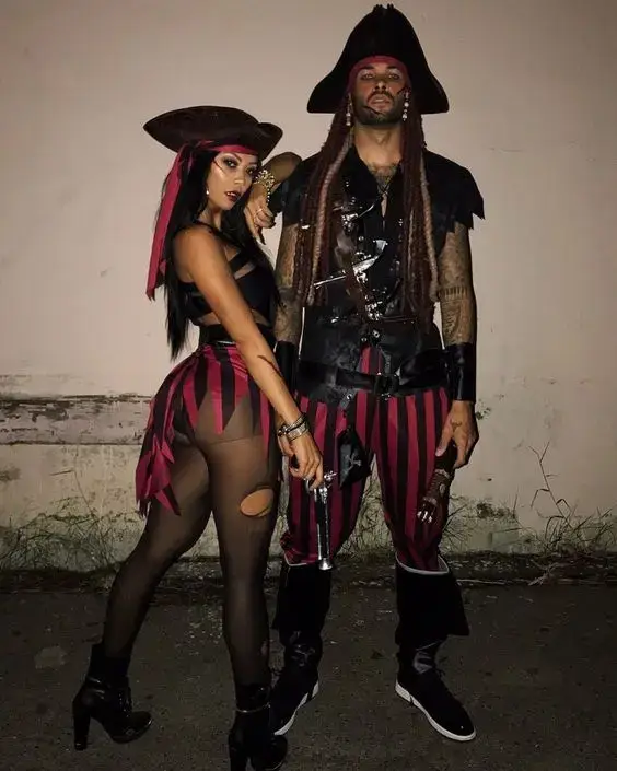 6. Pirate Couples Halloween Costume
