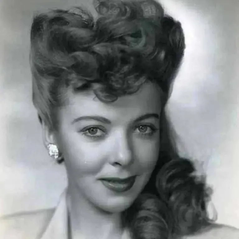 40’s Half Up Half Down With Curly Victory Rolls