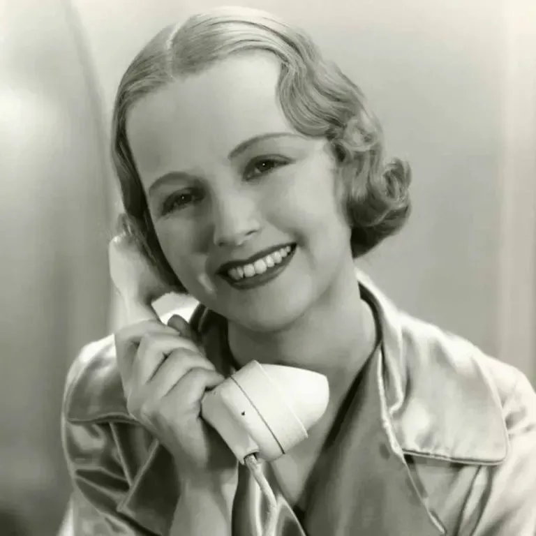 20s Inspired Finger Wave Hairstyle