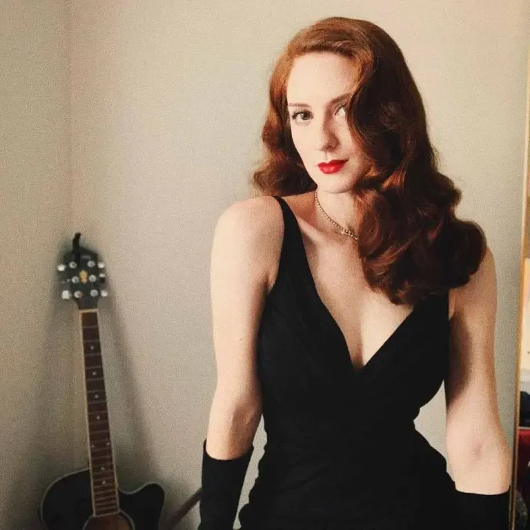 Long Side Parted Ginger Hair With Vintage Waves