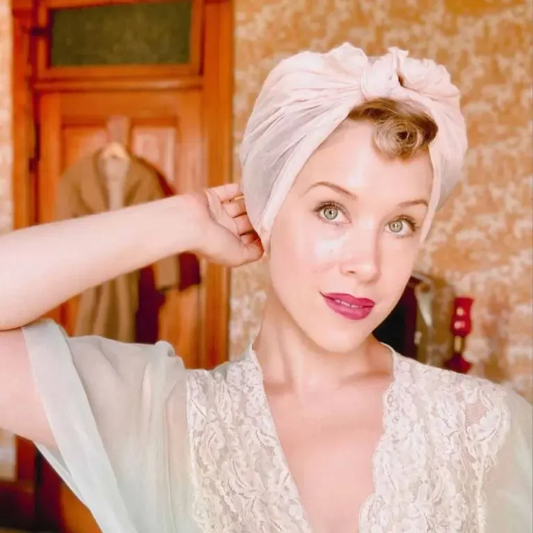  Vintage Style Scarf Wrapped Over Head