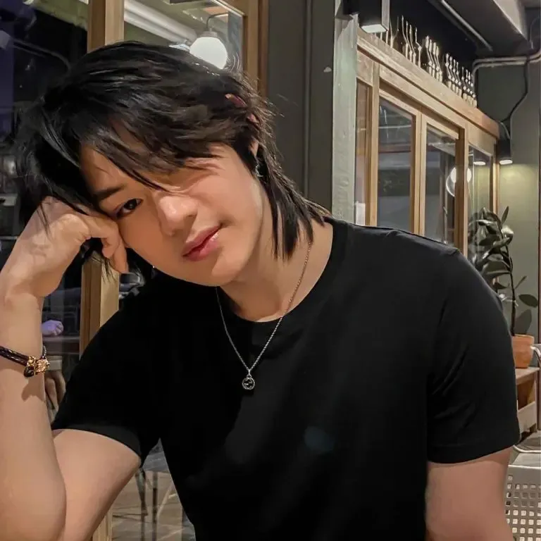 Anime Style Medium Hair With Messy Bangs