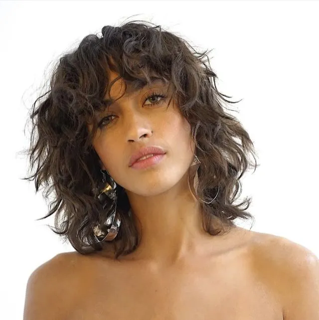 Messy Waves Shoulder-Length Shag With Long Bangs