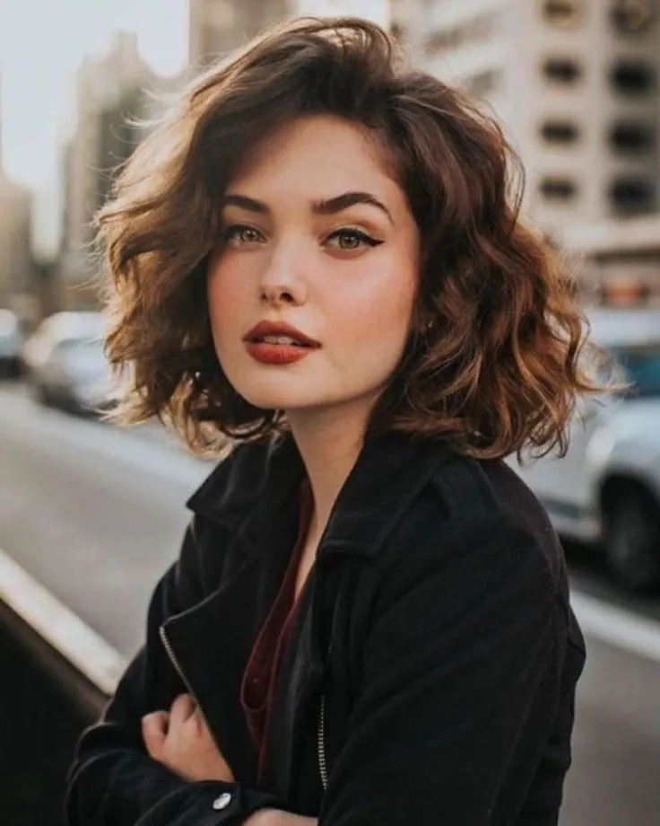 Wavy Side-Parted Bob for Thick Hair