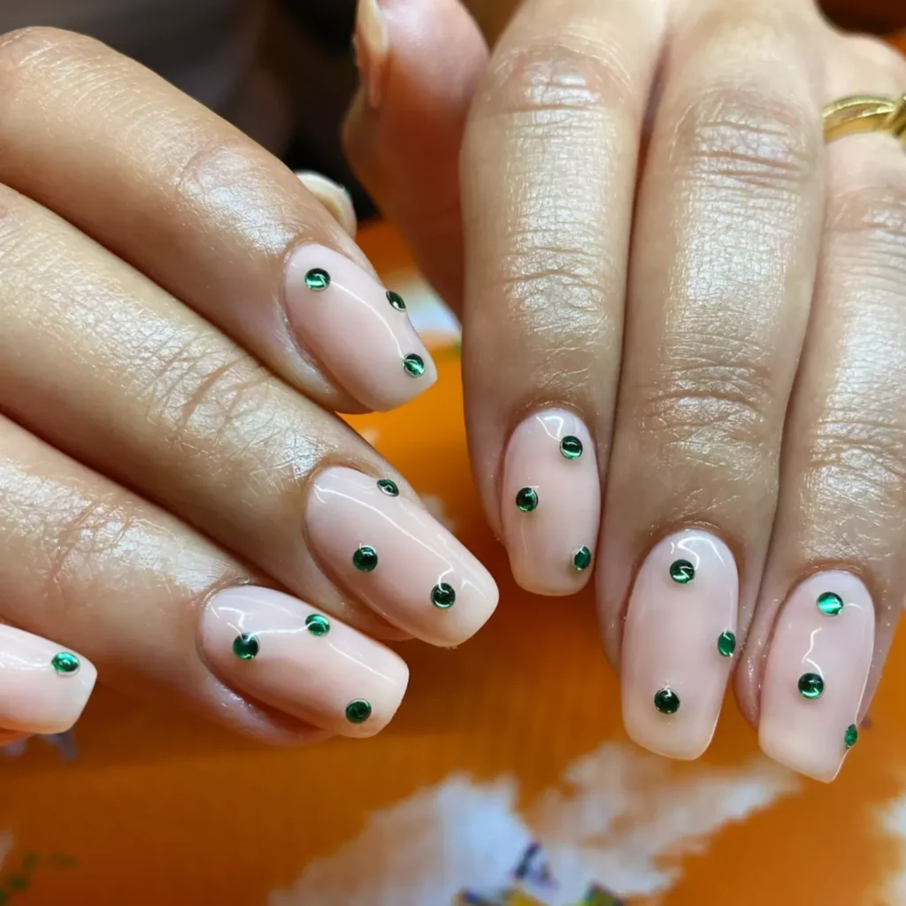 Minimalist Green Dewdrop Nails